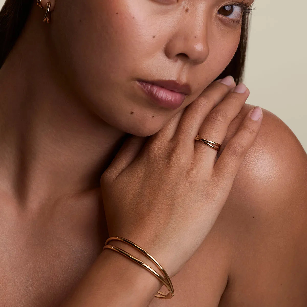 Crossover Illusion Band Ring in Gold