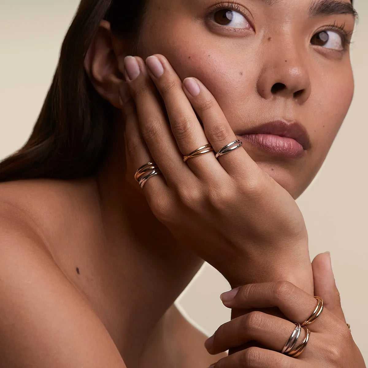Crossover Illusion Band Ring in Gold