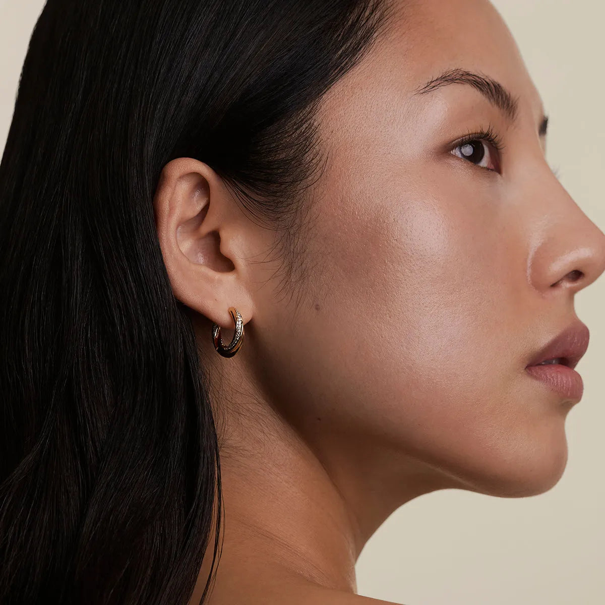 Crystal Cosmic Twist Medium Hoops in Gold
