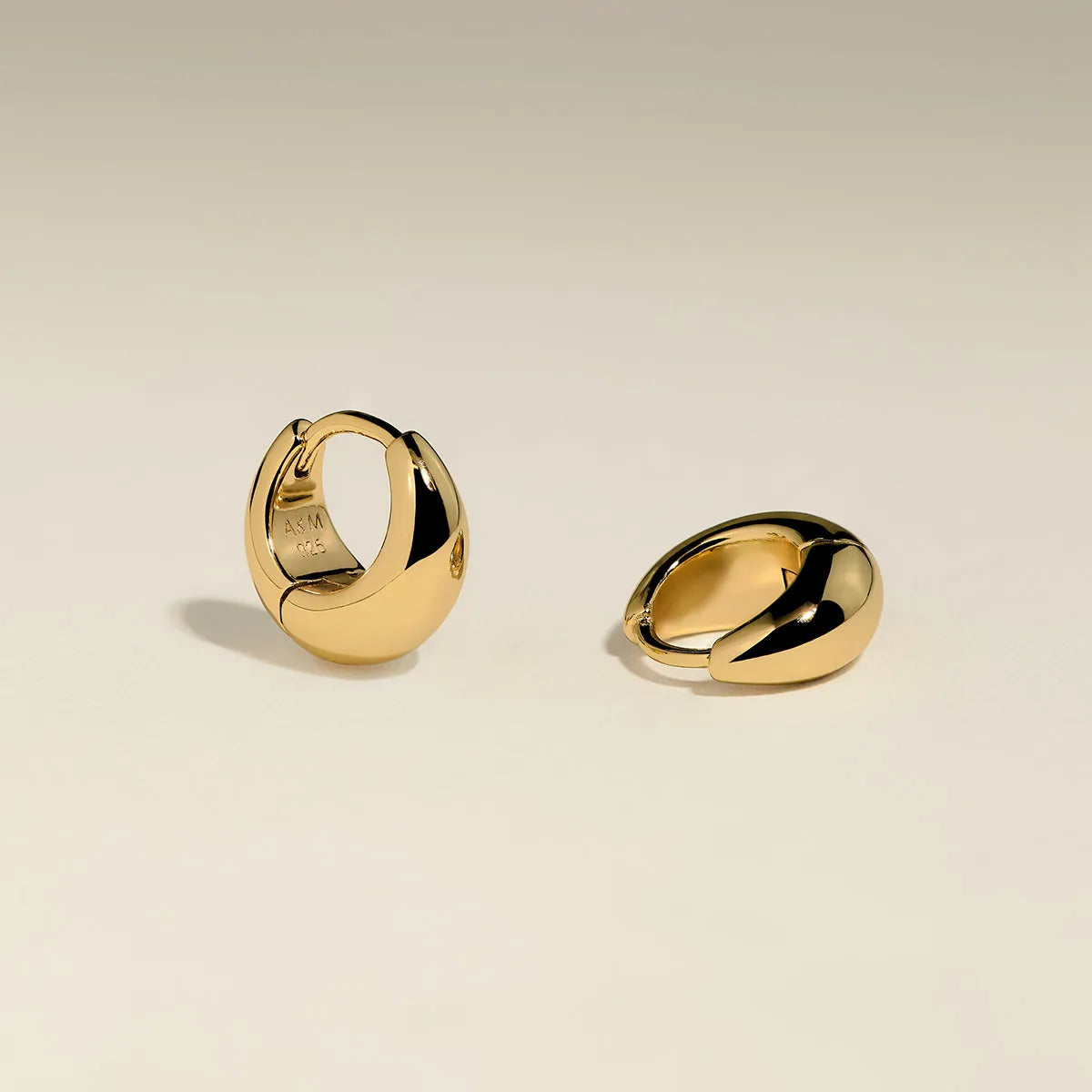 Dome Huggies in Gold