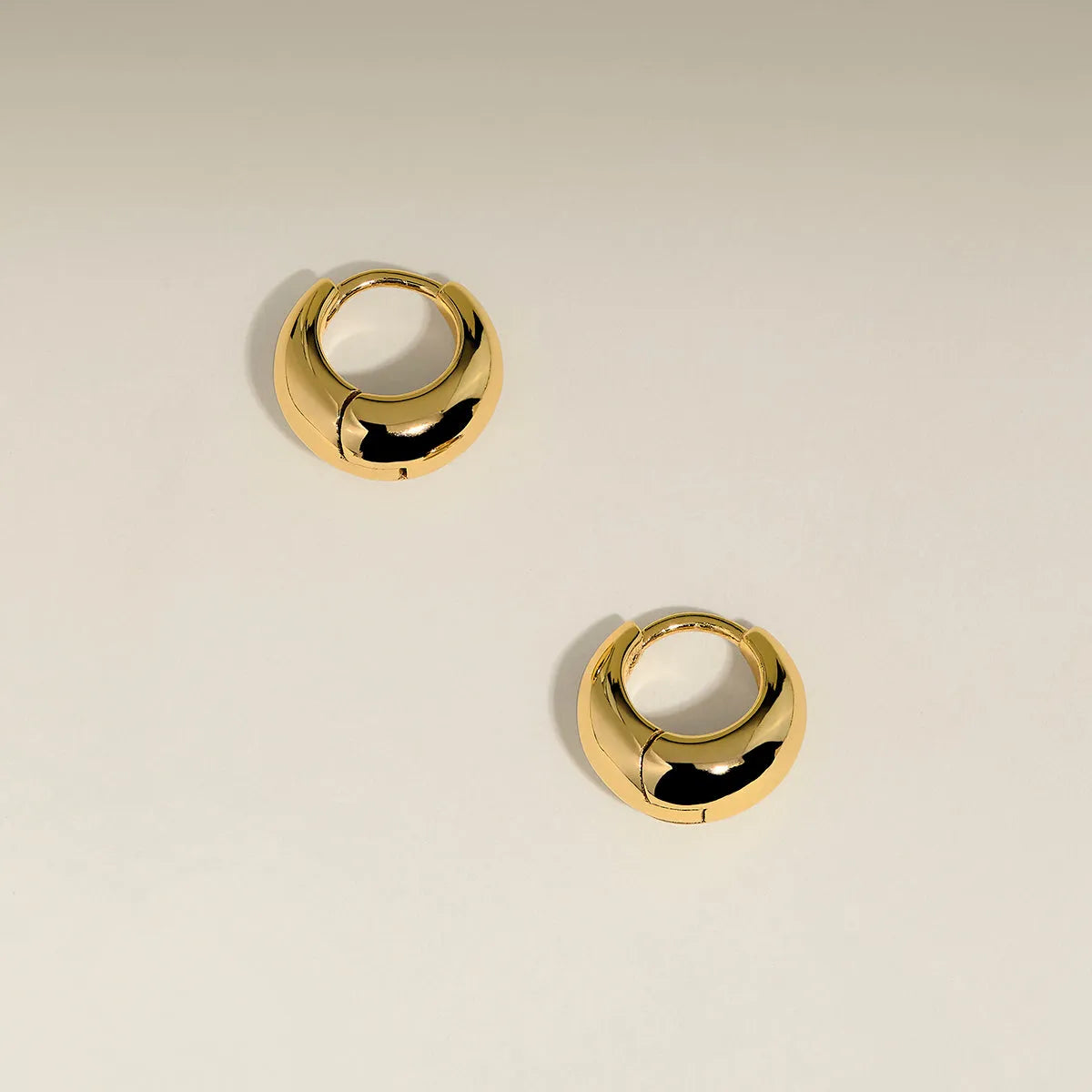 Dome Huggies in Gold