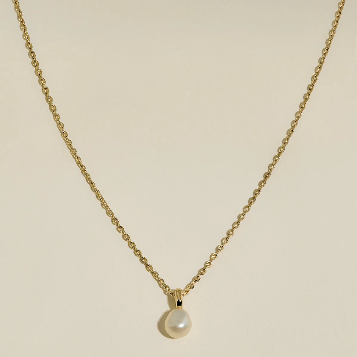 Pearl Pendant Necklace in Gold