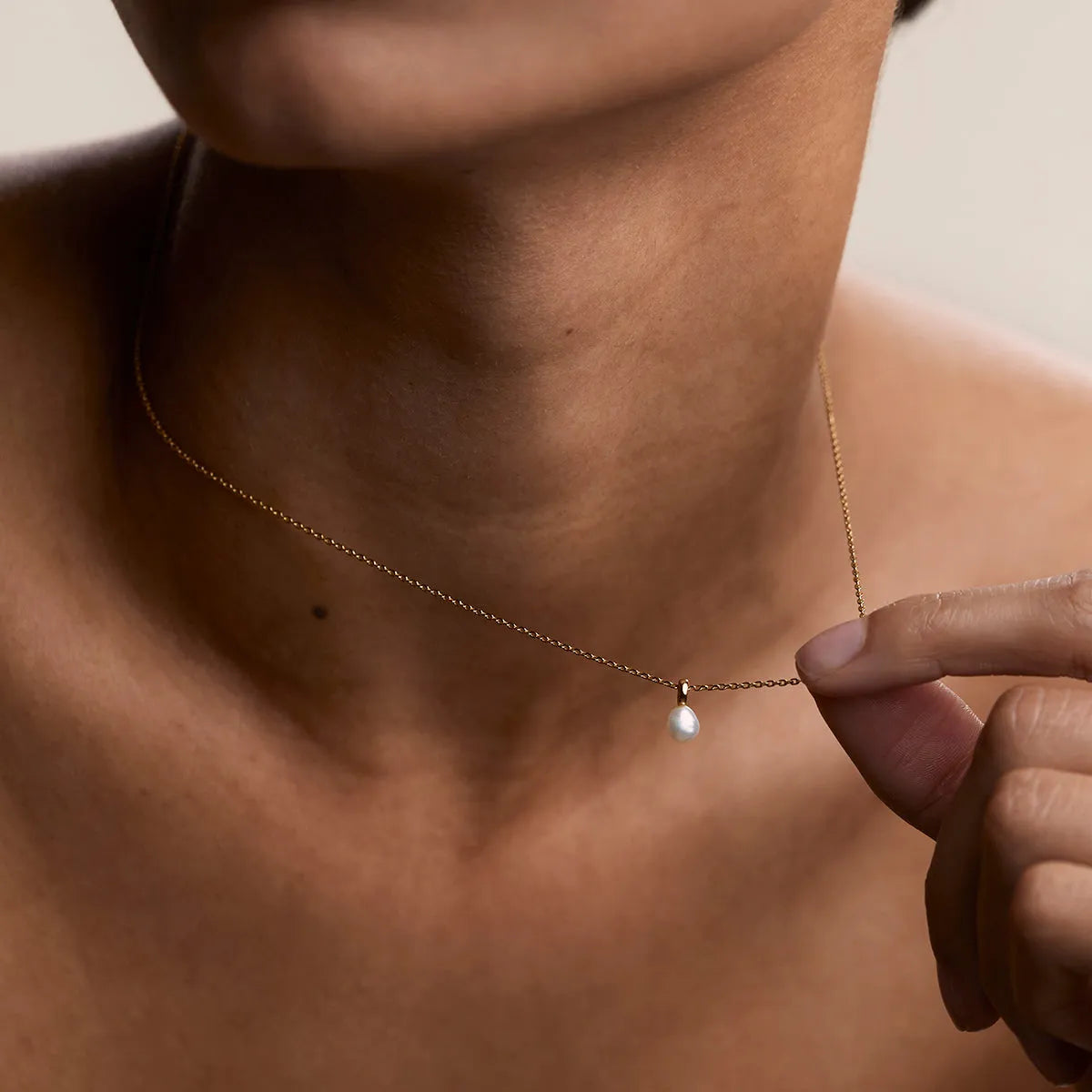 Pearl Pendant Necklace in Gold