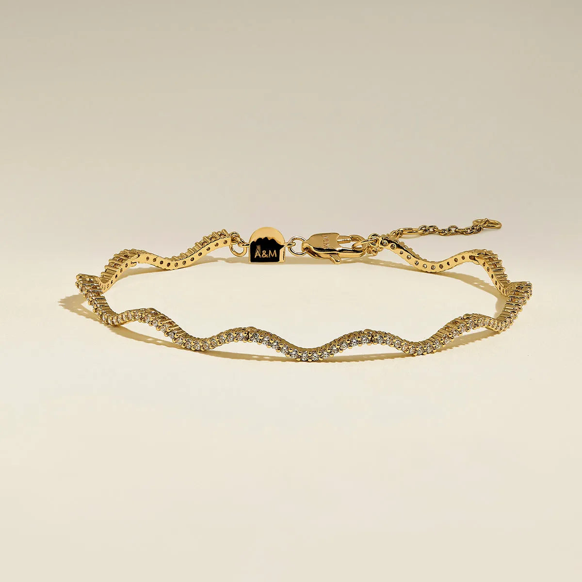 Scalloped Tennis Chain Bracelet in Gold