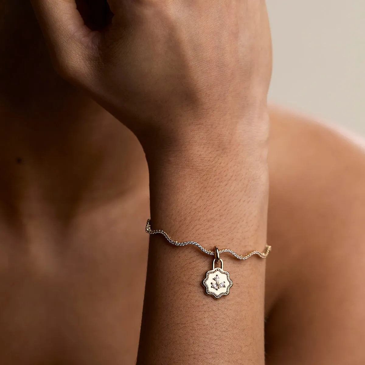 Scalloped Tennis Chain Bracelet in Gold