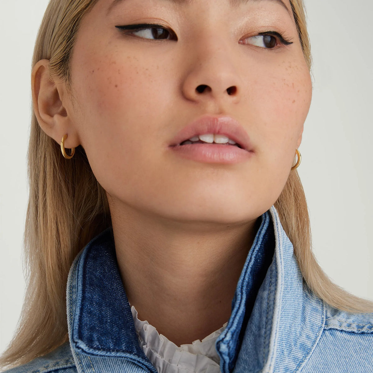 Tube Medium Hoop Earrings
