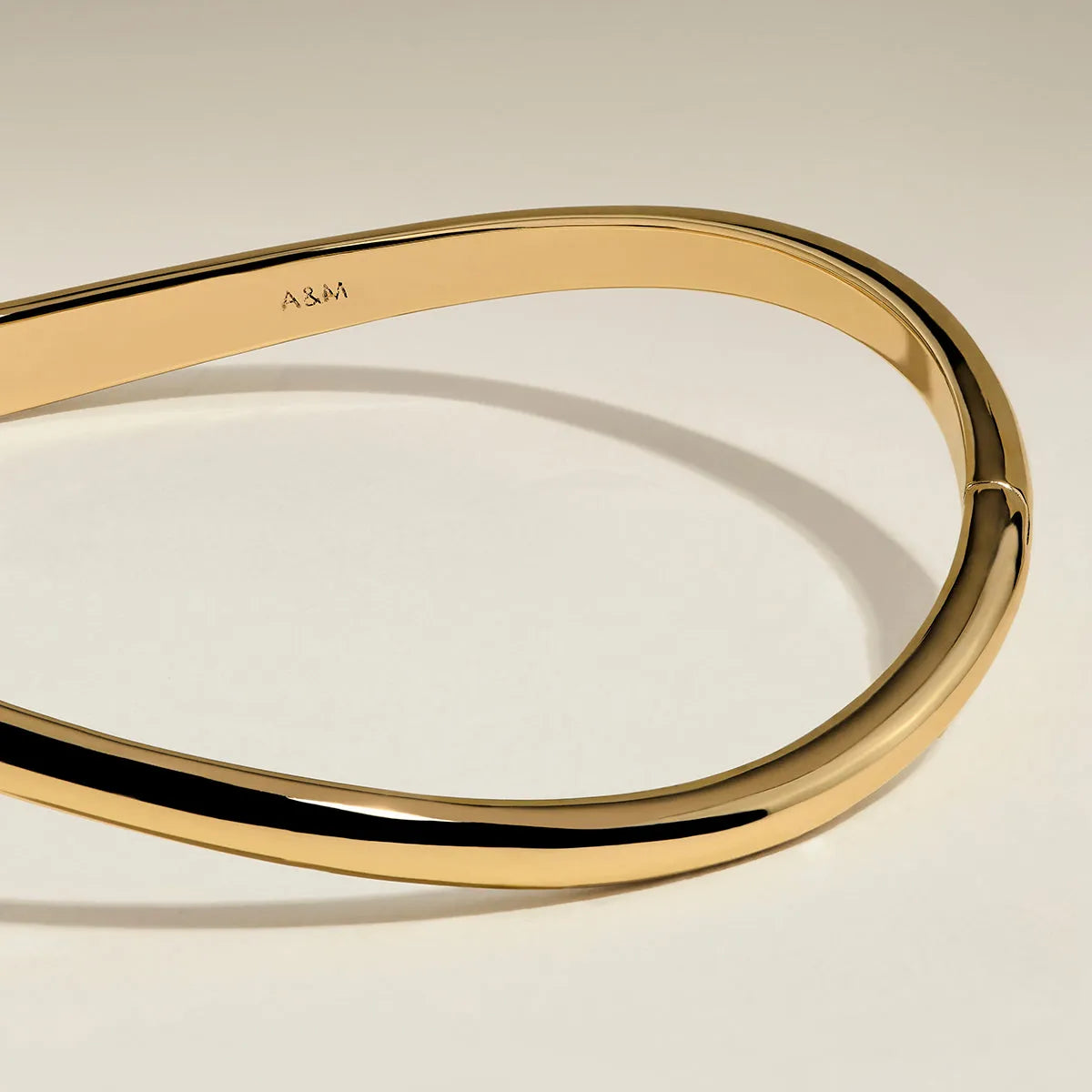 Wave Bangle in Gold