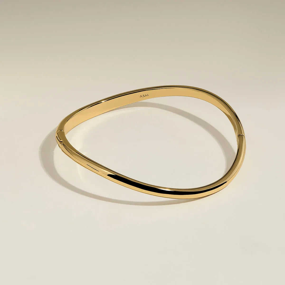 Wave Bangle in Gold