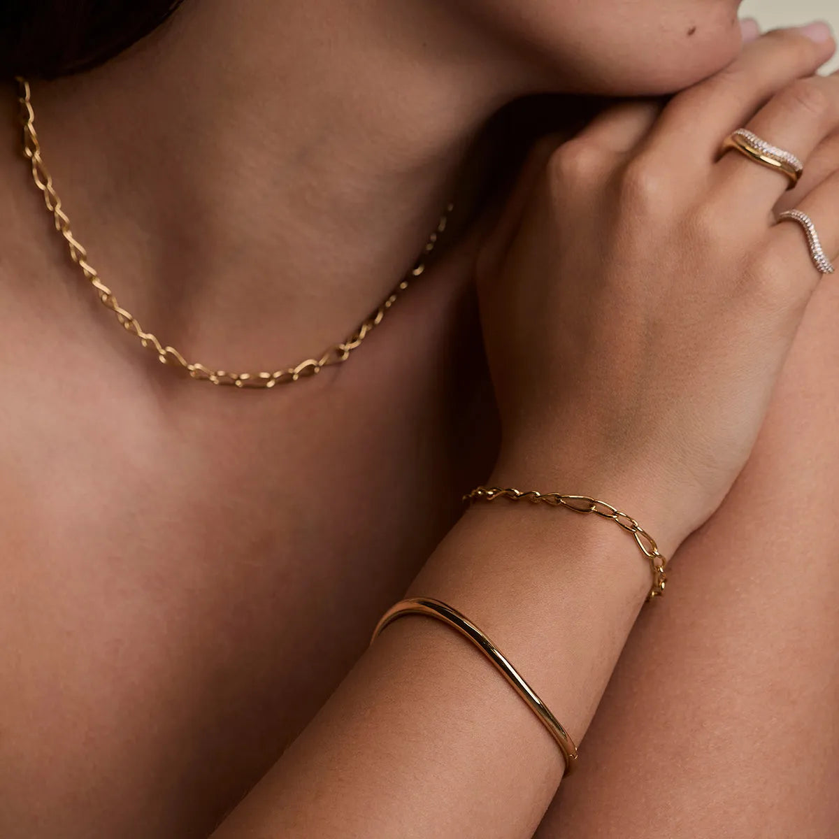 Wave Bangle in Gold