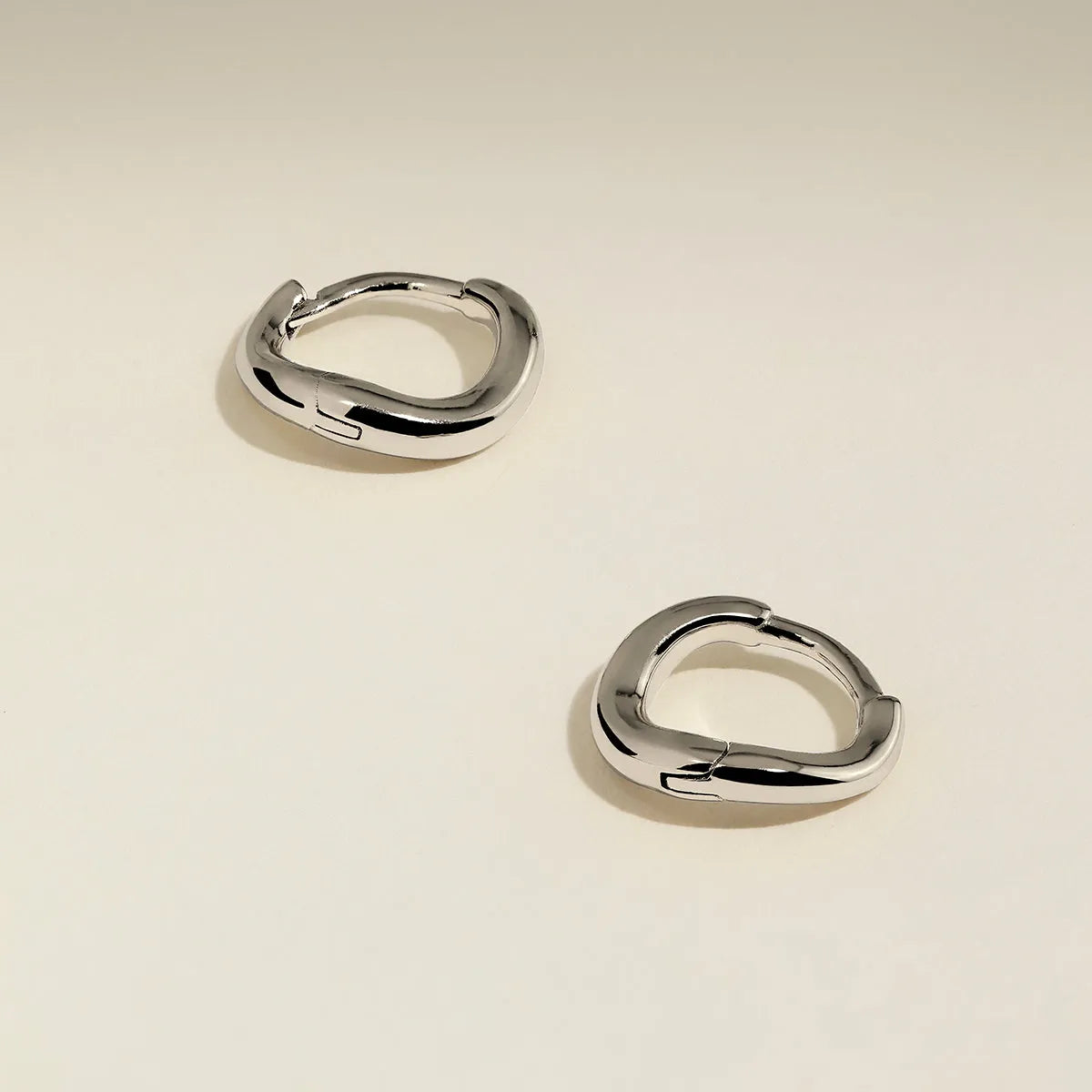 Wave Huggies in Silver