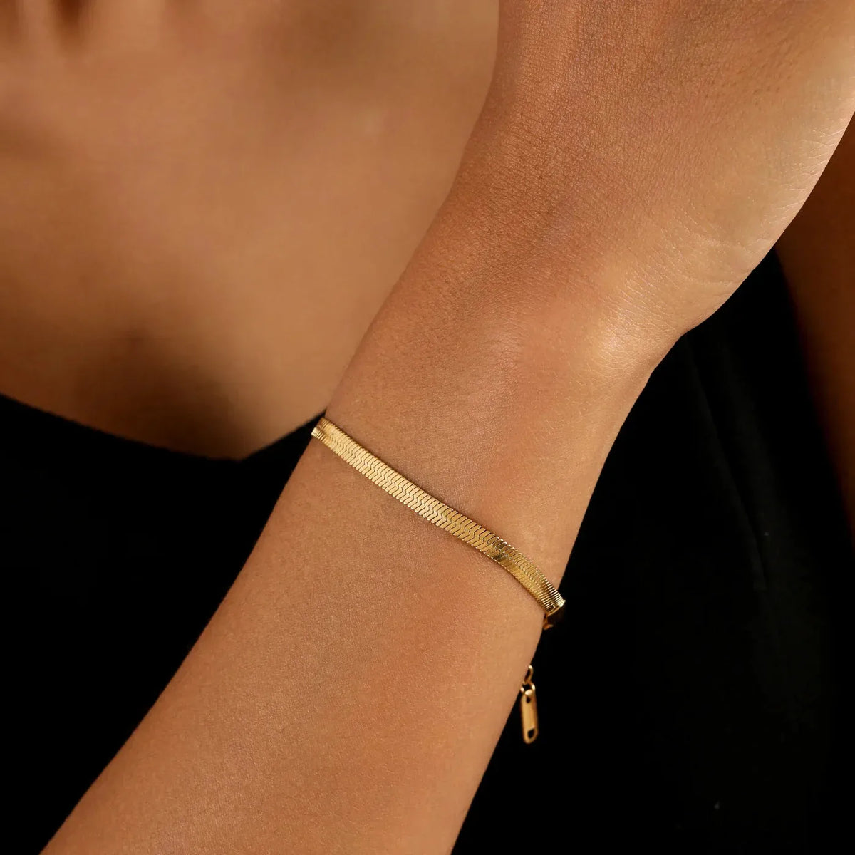 Women's 0.16 in Herringbone Chain Bracelet